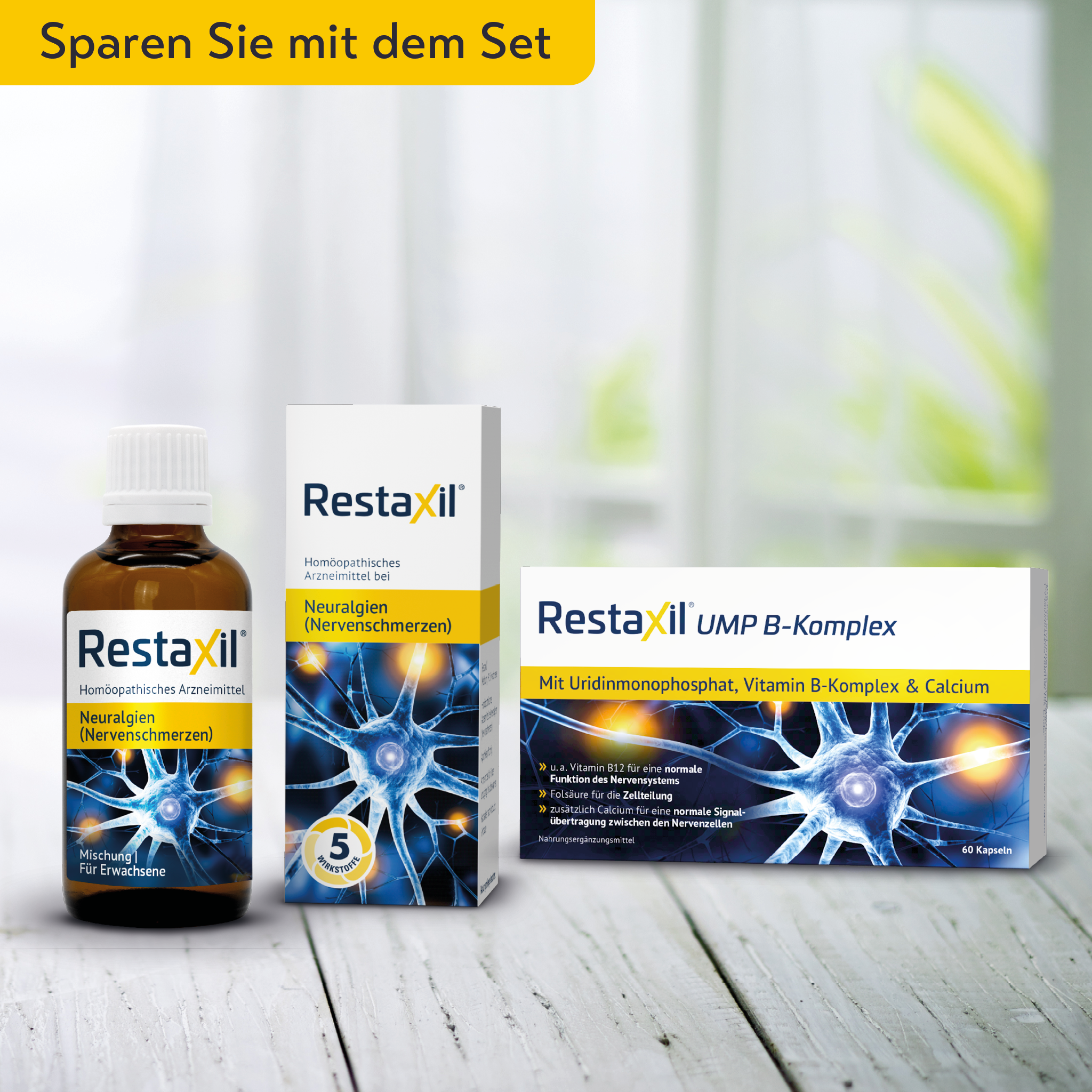 Restaxil Set bestehend aus Tropfen, Packung und Kapseln auf hellem Holztisch vor verschwommenem Fenster. Text: „Sparen Sie mit dem Set“.